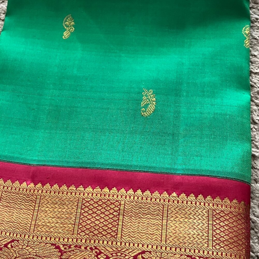 Kanchipuram Pure Silk Saree Green with Red Zari Border & Rich Pallu | Bl. Fabric - Picture 9 of 14